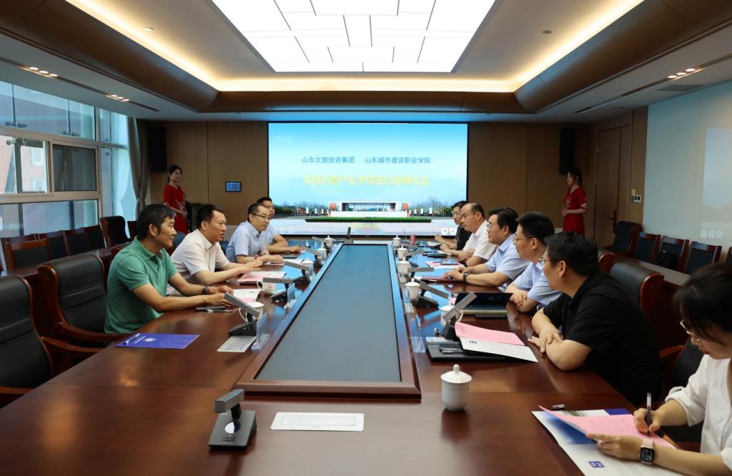 有限公司董事长解学庆等合作企业领导,我校院长张国强,副院长刘庆堂